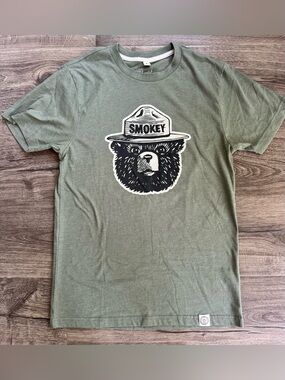NWOT Smokey the Bear (The Landmark Project) Graphic Olive Green Short Sleeve Tee